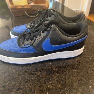 Mens 9.5 Nike sneakers. Brand new never worn.